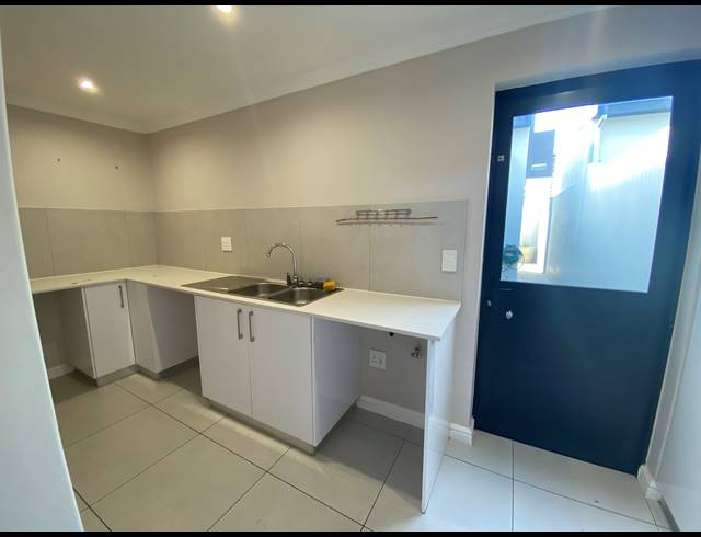 3 BEDROOM FREESTANDING TO LET IN SANDOWN